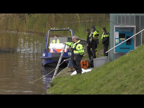 [05.12.2017] Duikactie politie in gracht naar vermiste tiener niks opgeleverd