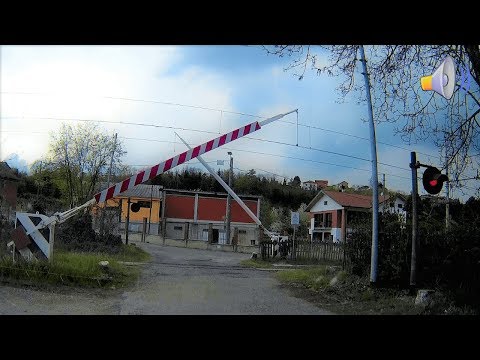 Passaggio a livello Strevi (AL) Loc. Fornace treno in transito # railroad crossing # bahnübergang