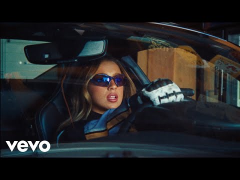 Tate McRae - 2 hands on Spotify Charts
