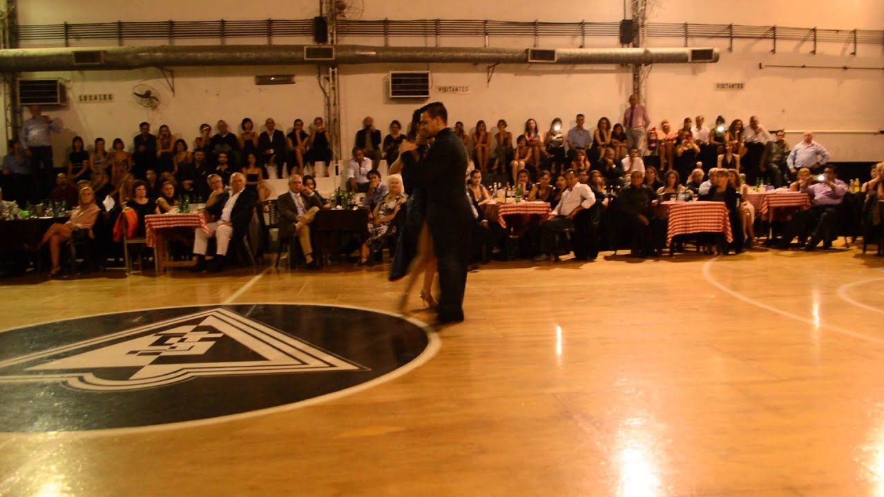 María Tsiatsiani & Leandro Palou en Milonga Malena Sunderland Club 1/4