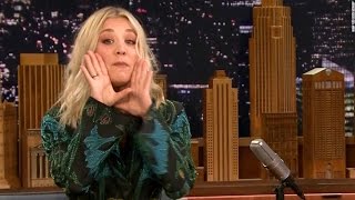 ¡¡¡Kaley Cuoco Sings The Big Bang Theory Theme Song!!!