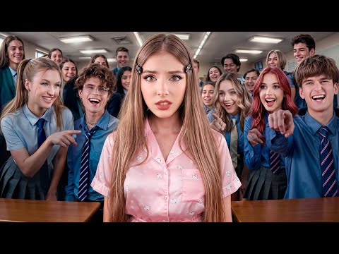 ¡Soy la Chica Más Impopular de la Escuela! Nadie Sabe que Vivo en la Escuela