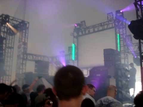 Chris Lake - Funky Beep (Dub Mix )Live @ Ultra Music Festival 11 2009 Part 2