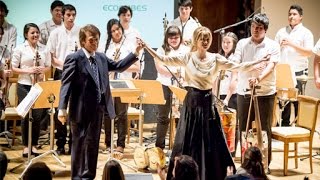 El Tamborilero. Raphael y la Orquesta de Instrumentos Reciclados