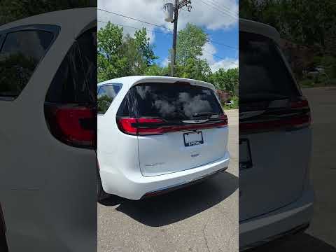 2026 Chrysler Pacifica Select FWD in White for sale at Jerry Pfeil Chrysler Dodge Jeep Ram in New Hamburg, ON