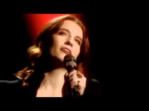 Florence Welch- walking on broken glass