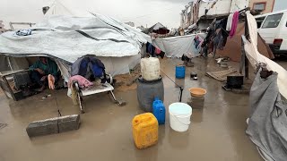 الرياح الشديدة والأمطار الغزيرة تدمّر خيام النازحين في غزة وتتركهم بلا مأوى