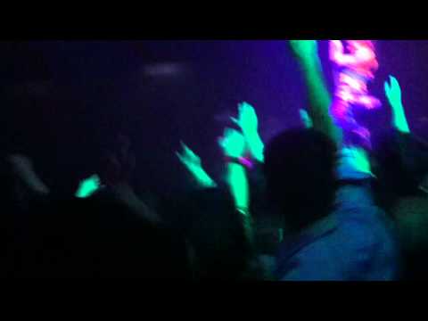 Arty playing M-3ox - Beating Of My Heart @ ageHa, Tokyo 2012.05.05
