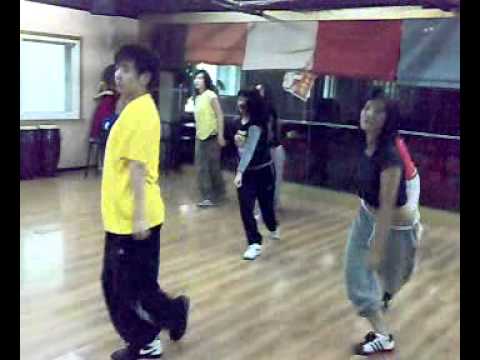 [Clip]SaRah(Rania) - Practicing and Showing her dancing skill [3].avi