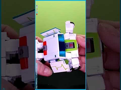 "Ratchet's Nephew!" Transformers Legacy Evolution Deluxe Rescue Bots Medix #Shorts | HNE Toys