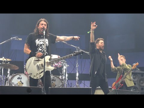 Foo Fighters cover Michael Bublé's "Haven't Met You Yet" with Michael Bublé! – Outside Lands 2023