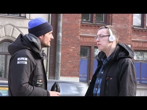 Peter vill massera främlingar - Snurra flaskan (TV4 Play)