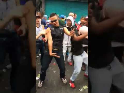 MC G15 NA DZ7 LEO DO PASSINHO EMBRASANDO NA DZ7 DO MAL