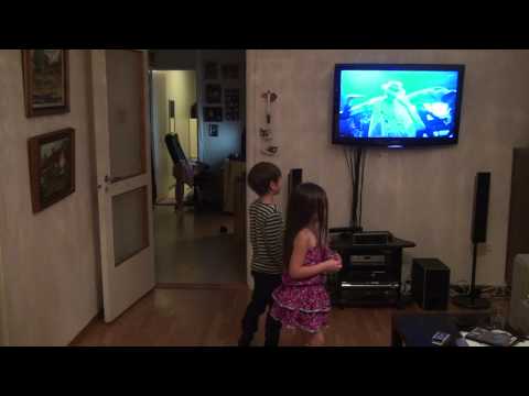Kevin and Lilly Nilsson dances to Michael Jackson (2011)!