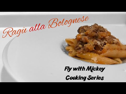 How to make Ragù alla Bolognese / Fly with Mickey - Cooking series