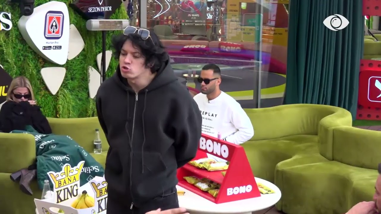 Mos qëndro këtu/ Debat mes Mal dhe Rogertit