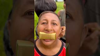 Download lagu Yummy Bites Golden 24k Chocolate 🍫 Bar #shorts #asmr mp3