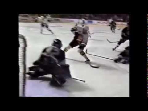 Pavel Bure does the Datsyukian deke in the early 90's!