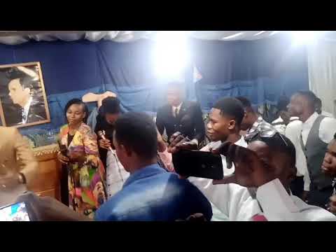 Fr. ISAAC BUKASA : PESE TROUVER LÉGER.