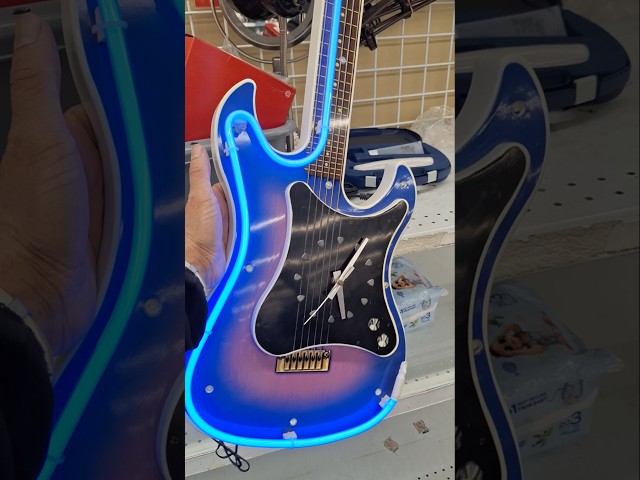 Vídeo relacionado con Smotly Reloj de pared de vinilo, gráfico temático de instrumento de guitarra con función de luz nocturna LED, reloj de pared regalo para los amantes de la música.