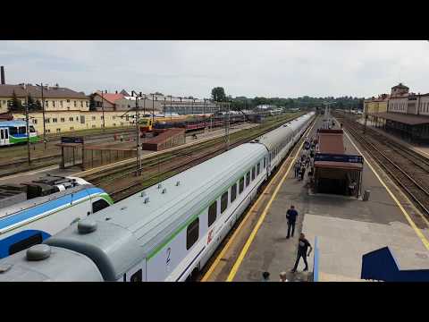 EP09-009 + IC MALCZEWSKI z Przemyśla do Słupska i Kołobrzegu wjeżdża na dworzec Rzeszów Gł. 22.06.17