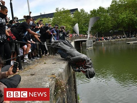 ブリストルで奴隷商人の像が倒され、数千人が反人種差別の抗議に参加 - BBC ニュース (Slave trader’s statue toppled in Bristol as thousands join anti-racism protests - BBC News)
