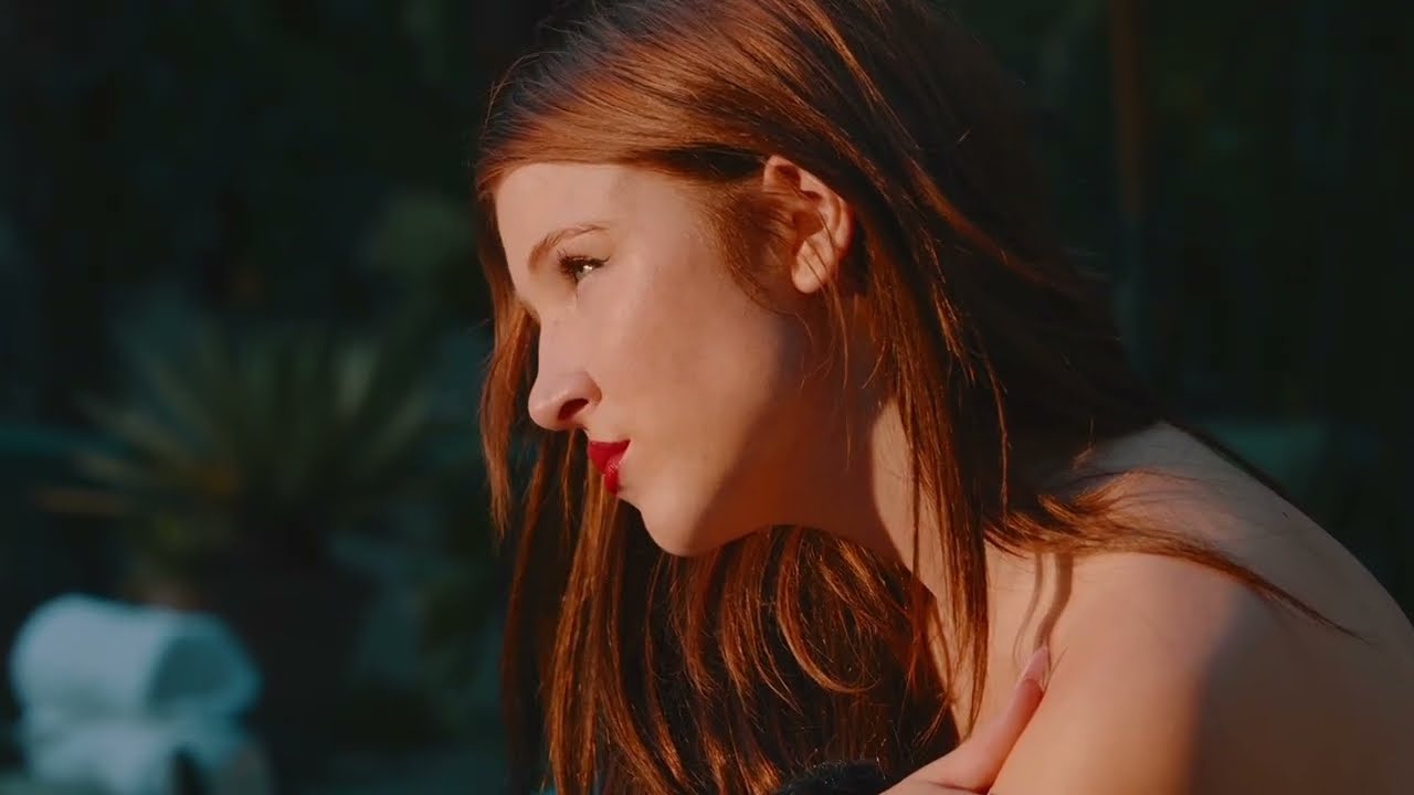  mit dem Titel 'Candynecklace' / Video ((jetzt ansehen))