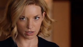 Actress Perdita Weeks looking good in jeans on the show Magnum P.I.