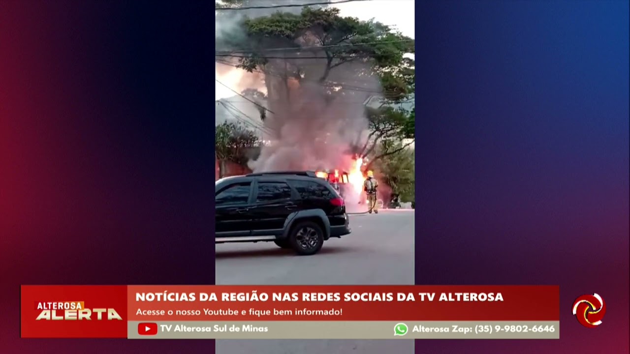 Kombi é destruída pelo fogo em Poços de Caldas