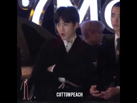 [171202] SUHO REACTING TO RED VELVET -PEEKABOO @ MMA 2017