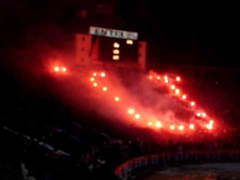 "UNIVERSIDAD DE CHILE, RECIBIMIENTO AL MAS XRANDE !!" Barra: Los de Abajo • Club: Universidad de Chile - La U