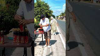 Download lagu He Was Selling Eggs… Then She Played a Smart Trick! 😳🥚😂 mp3