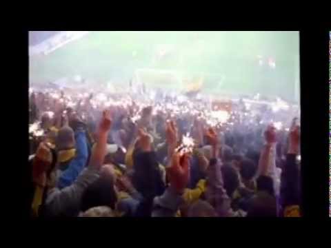 Friedlicher Fangesang & Wunderkerzen im K-Block von Dynamo Dresden / glücksgas stadion