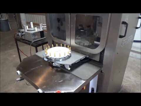 Foodtools Round Cake Slicer With Depanner, Running