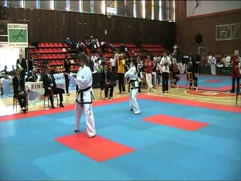 Shaunna Ryan winning her Patterns round Czech Open 2011