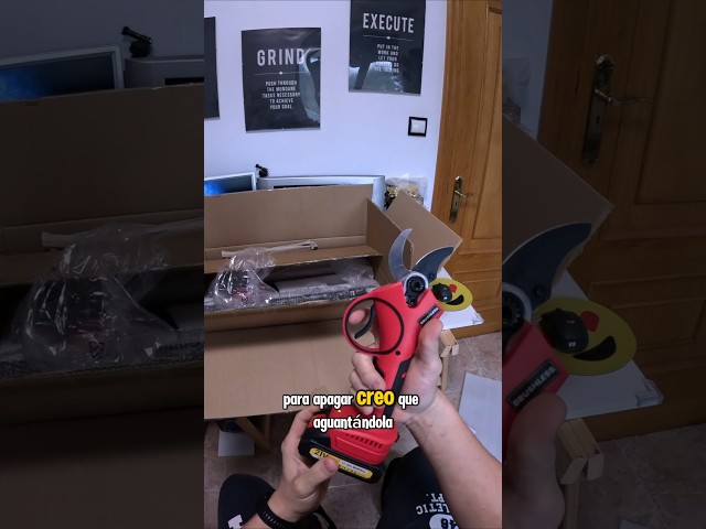 Vídeo relacionado con STAEDTLER 965 40 BK Noris Junior - Tijeras de seguridad para diestros a partir de 3 años, 10 cm (paquete de 1)