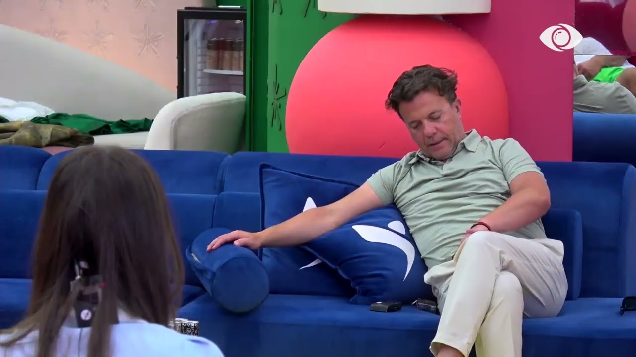 Ti nuk e di se çfarë ke marrë titull apo çmim…/ Debat mes Gertës dhe Rozanës