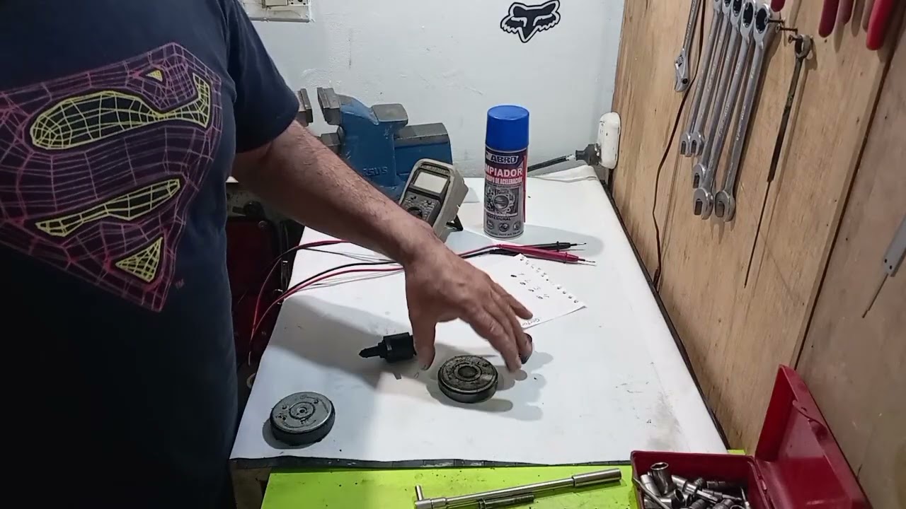Porque las revoluciones de mi pulsar NS o KTM dominar se suben o se bajan se me apaga cuando freno 