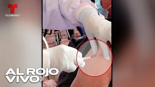 Captan a una enfermera vacunando contra el COVID-19 con una jeringa vacía en Colombia