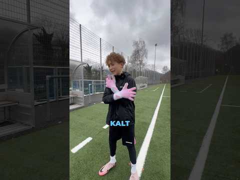 Regelmäßige Torwarttrainings in der Halle auf Kunstrasen 😳👉🏼 melde dich jetzt an!