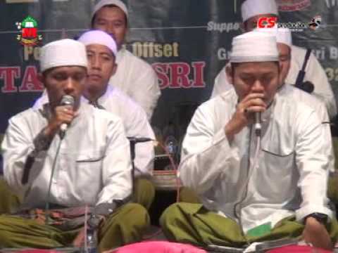 Al Munsyidin  Bimaulidil hadi. Live di Desa Glandang 21 Nop 2015