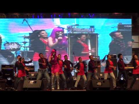 jenita janet , malaysia tour 6 Juli 2013, song : "di reject"