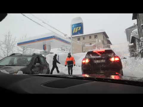 Nevicata Eccezionale Abetone Capodanno 2021 - Parte 5 - Attraversare l'Abetone dal distributore