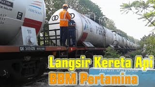Download lagu Melihat Lebih Dekat Langsiran Kereta BBM di Dipo Pertamina Tegal mp3
