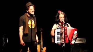 Géraldine Torres et Guyom Touseul chantent "Où c'est qu'j'ai mis mon flingue" de Renaud