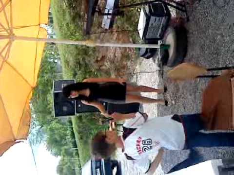 Cazinska pjevačica ( Azemina Brkic )