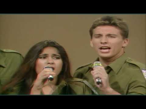 Eighties :IDF Southern Command Band & Israeli Singer Haya Samir - צה"ל - חיה סמיר יונה עם עלה של זית