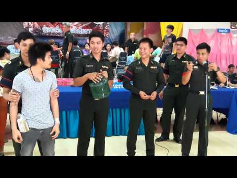 เพิ่มขึ้นในปั๊มนมหญิง ความแตกต่างระหว่างซิลิโคนเต้านม