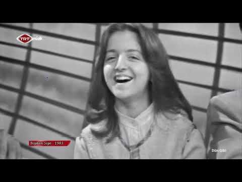 ÜNLÜLER KOROSU BİZDEN SİZE 1983 TRT MUZIK HD2020 7 26 10 47 45