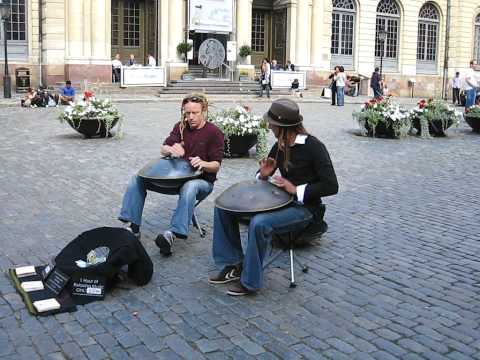 Hang Playing Hedge Monkeys